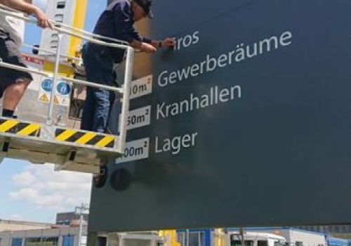 Werbetafel OST Montage -2- durch Ueli Wälchli und Valentin Schnyder  17.09.2018.jpg
